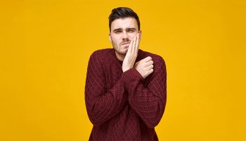 Managing Pain, Swelling, and Discomfort After a Tooth Extraction